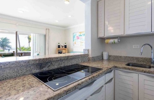 Playacar Fase I Condo | Beachfront Condo with Pool, Balcony & WiFi