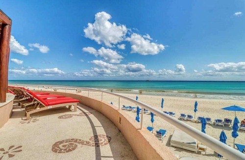 Playacar Fase I Condo | Beachfront Condo with Pool, Balcony & WiFi