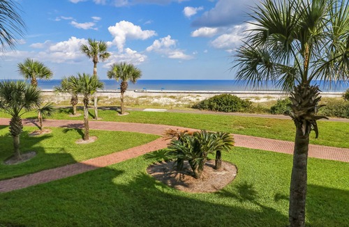 Fernandina Beach Condo | Beachfront condo with beach access, balcony, AC, pool & tennis