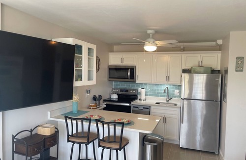 South Island Condo | Beachfront Condo, Steps to Pool & Gulf, Great Views! 1-bedroom, Updated in 2024!