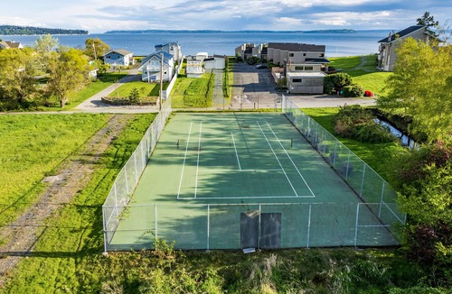 Freeland Condo | Beachfront Condo - Mutiny Bay