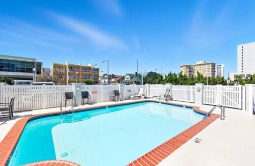 Northeast Virginia Beach House | Beachfront Condo Pool Surfing Fishing