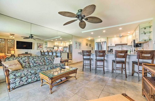 Honokowai Condo | Beachfront Condo: Sunset Views & Pool Access!