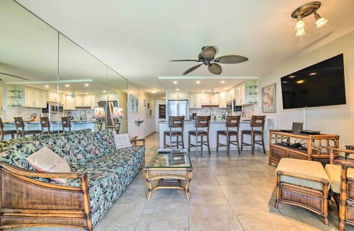 Honokowai Condo | Beachfront Condo: Sunset Views & Pool Access!