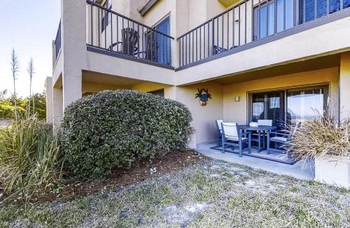 Amelia City House | Beachfront condo with outdoor pool, patio & washer/dryer - dog-friendly