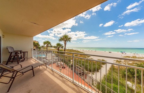 Madeira Beach Condo | Beachfront Condo Across from John's Pass -Madeira Norte- Gorgeous sunset views!
