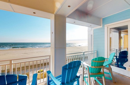 Sandbridge Condo | Beachfront condo with 2 oceanfront balconies, W/D, pool, & gym
