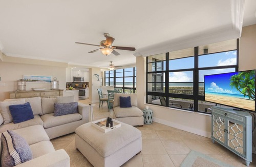 Marco Island Condo | Beachfront condo w/pool & dazzling ocean view