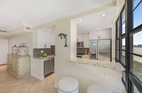 Marco Island Condo | Beachfront condo w/pool & dazzling ocean view