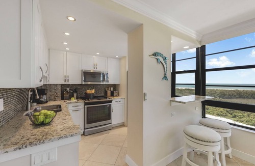 Marco Island Condo | Beachfront condo w/pool & dazzling ocean view