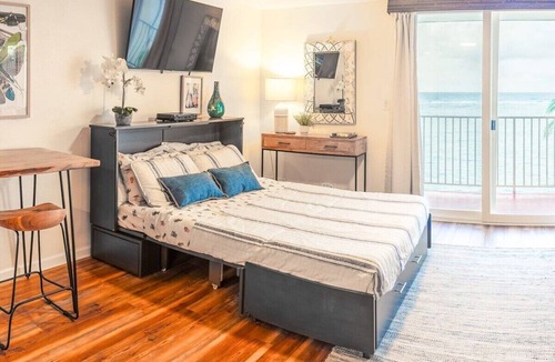 Punaluu Condo | Beachfront Condo with Amazing View