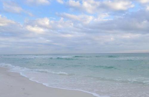 Sandestin Apartment | Beachfront Condo with Balcony Pool and Hot Tub
