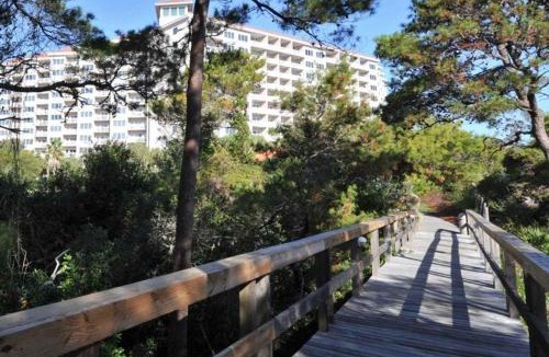 Sandestin Apartment | Beachfront Condo with Balcony Pool and Hot Tub