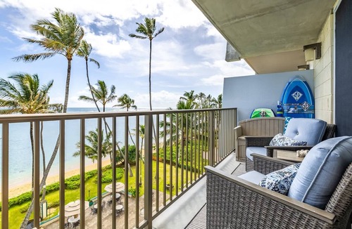 Punaluu Condo | Beachfront Condo with Stunning Ocean Views