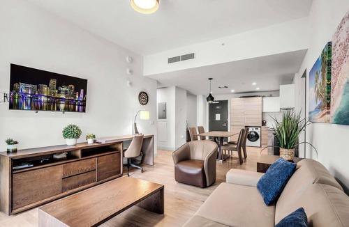 Hollywood Condo | BEACHFRONT CONDO WITH ROOFTOP POOL