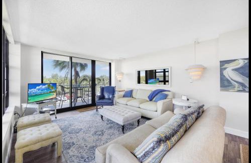 Marco Island House | Beachfront condo with pool and wraparound balcony