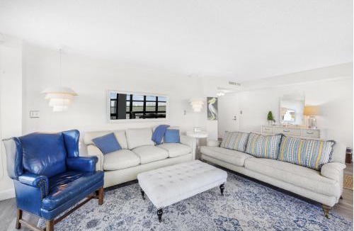 Marco Island House | Beachfront condo with pool and wraparound balcony