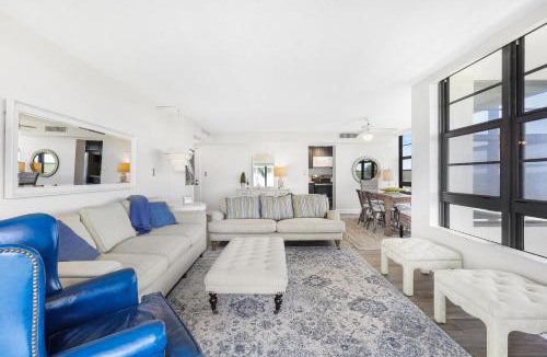 Marco Island House | Beachfront condo with pool and wraparound balcony