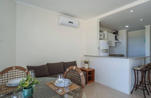 Morro das Pedras Apartment | Beachfront Condominium w/Pool in Morro das Pedras - Pros
