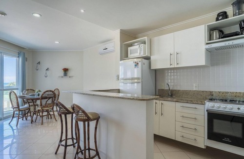 Morro das Pedras Apartment | Beachfront Condominium w/Pool in Morro das Pedras - Pros