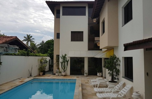 Jardim Casablanca House | Beachfront condominium in Peruíbe with pool and barbecue area.