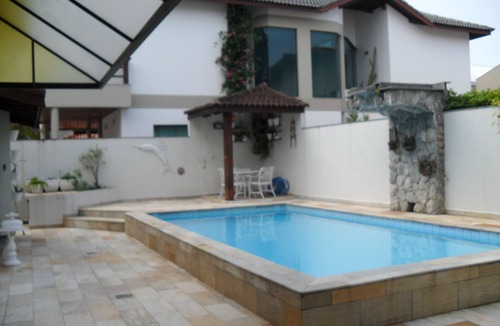 Jardim Casablanca House | Beachfront condominium in Peruíbe with pool and barbecue area.