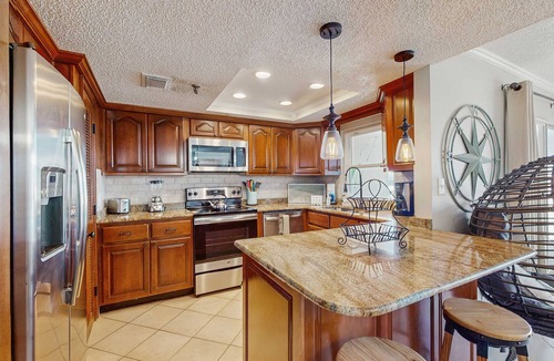 Redington Shores Condo | Beachfront corner condo w private balcony heated pool hot tub picnic tables