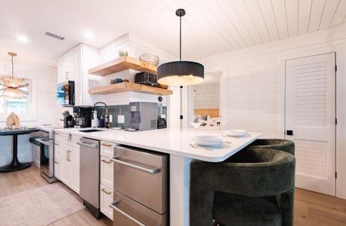 Bradenton Beach Apartment | Beachfront Corner Condo With Sunset Gulf Views