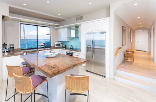 Wailea Condo | Beachfront /Corner /Renovated/2nd floor condo unit: F-204