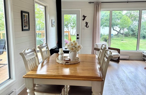 Saint Ambroise Cottage | BEACHFRONT COTTAGE *fully renovated*
