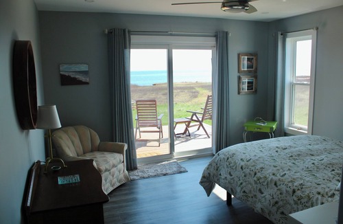 Darnley House | Beachfront Cottage Located In Amazing Thunder Cove
