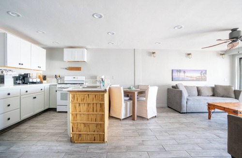 Townsite Cottage | BEACHFRONT COTTAGE LOWER UNT ON THE STRAND IN OCEANSIDE, TWO-BED AND ONE-BATH