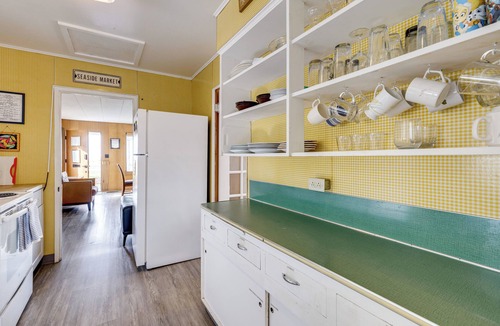 Seaside Cottage | Beachfront Cottage on Seaside Promenade w/Hot Tub