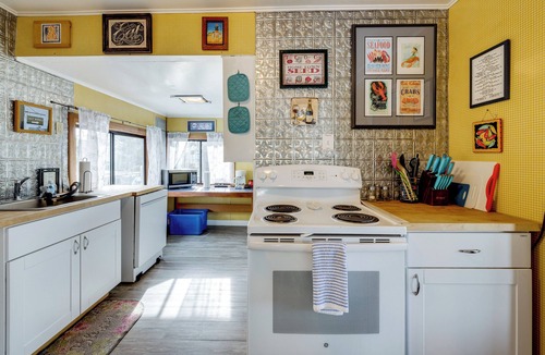 Seaside Cottage | Beachfront Cottage on Seaside Promenade w/Hot Tub