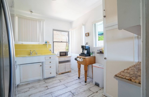 Townsite Cottage | BEACHFRONT COTTAGE ON THE WATER TWO BEDROOM ONE BATH UPPER UNIT
