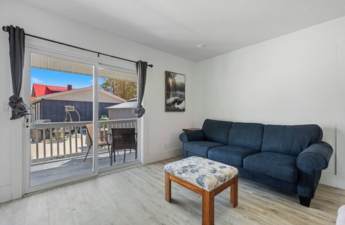 Turkey Point Cottage | Beachfront Cottage - Turkey Point (FREE PONTOON/SEADOO RENTAL INCLUDED)