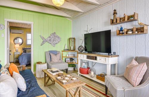 Freeport House | Beachfront Cottage w/Boardwalk in Freeport