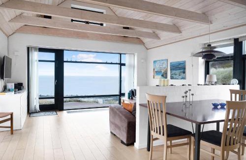 Lonstrup House | Beachfront Cottage With Panoramic View