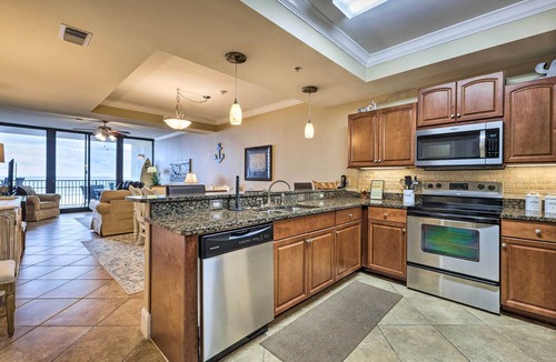 Dauphin Island Condo | Beachfront Dauphin Island Condo: Pool Access!