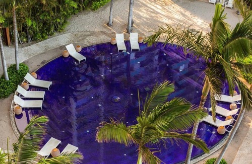 Waikiki House | Beachfront Dream! Pools, Bar, Mini-Market