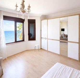 Pelitkoy Villa | Beachfront Duplex 3-BR in Pelitköy, Beach Access