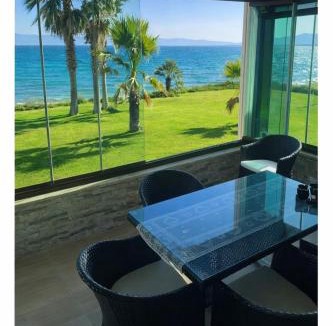 Pelitkoy Villa | Beachfront Duplex 3-BR in Pelitköy, Beach Access