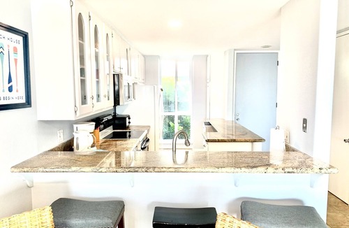 Townsite Cottage | Beachfront End-unit Cottage with whitewater ocean views and private entrance