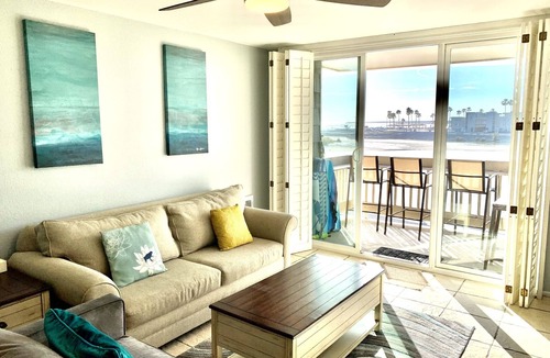 Townsite Cottage | Beachfront End-unit Cottage with whitewater ocean views and private entrance
