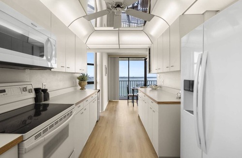 Sand Key Condo | Beachfront End Unit, Pool, Hot Tub, Tennis, Grill, Free Wi-Fi & Cable, W/D ~ 1208 Lighthouse Towers