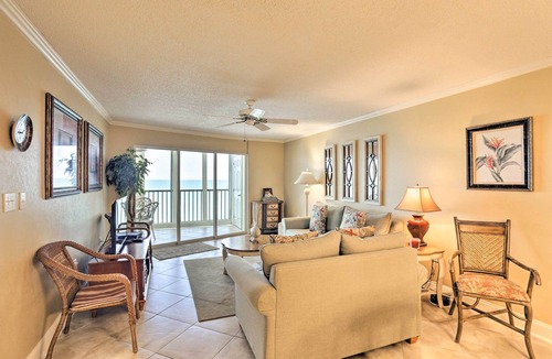 Englewood Condo | Beachfront Englewood Condo w/Community Pool!