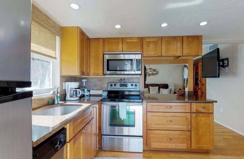 Bradenton Beach Condo | Beachfront Escape on Gulf Drive - Steps to the Sand & Bridge Street