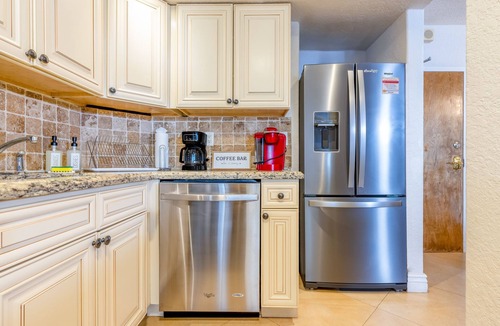 Galt Mile Apartment | Beachfront Escape | Pool & Stunning Beach Views
