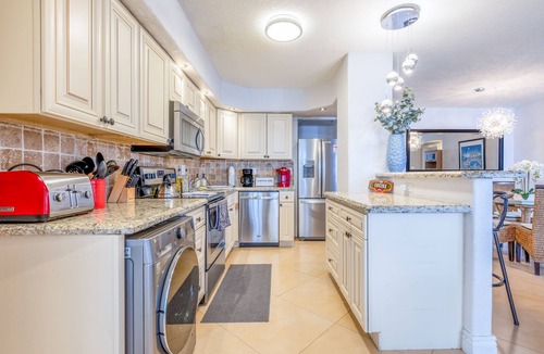 Galt Mile Apartment | Beachfront Escape Pool Stunning Beach Views