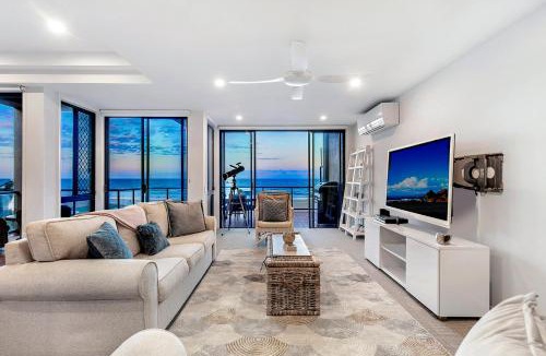Mermaid Beach House | Beachfront Escape
